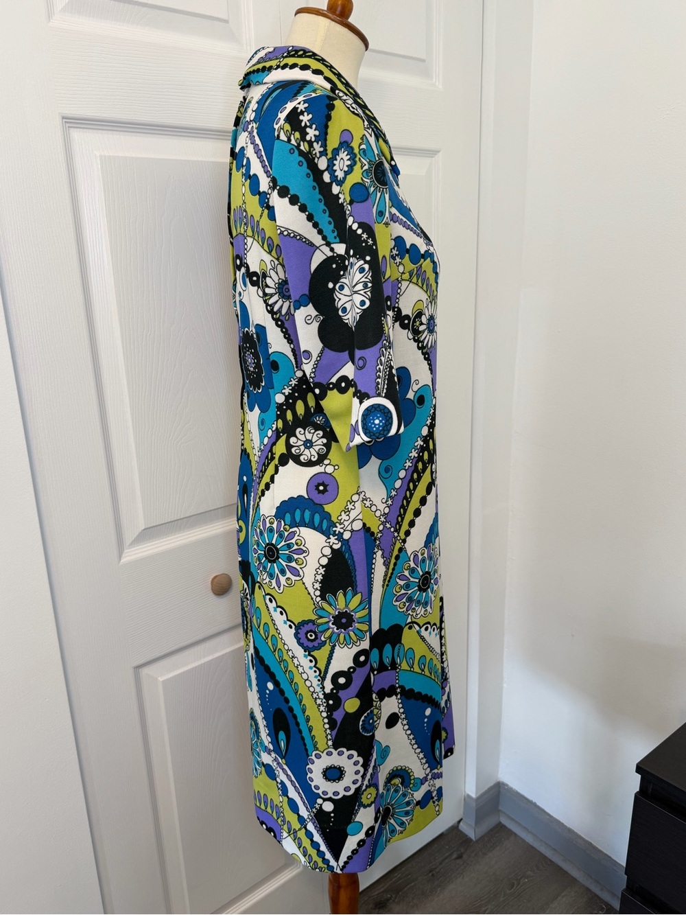 Vintage Leslie Pomer Retro Floral Mod Shift Dress in Blue, Purple & Green - Picture 2 of 9